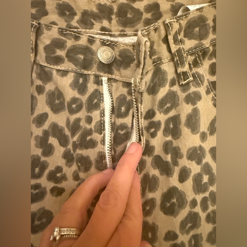 Leopard Print Wide Leg Jeans NWOT - Picture 4 of 8